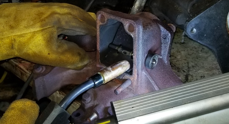 Illustration for article titled A Simple Electrical Issue Has Stopped My $500 Postal Jeep Project in Its Tracks